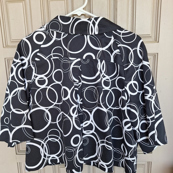 JohnPaul Richard Cropped FullCut Jacket SzL Blk/Wht Print Collar 3/4Sleeves NWOT - Picture 2 of 10